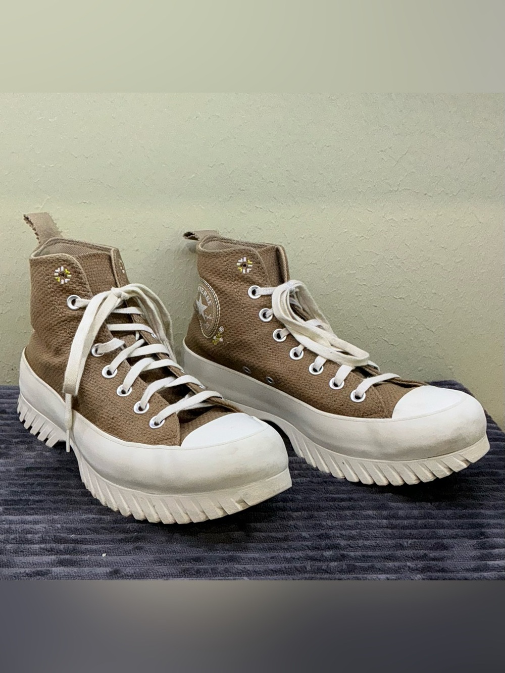 Converse Chuck Taylor All Star Lugged 2.0 Autumn Embroidery Sand Dune A05067C 10